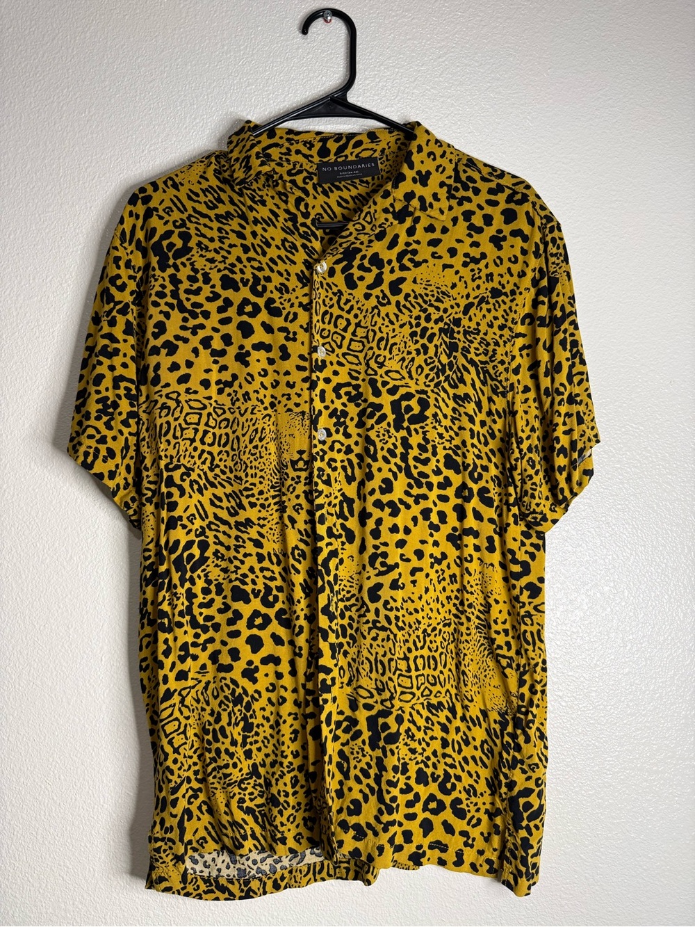 No Boundaries Men's Yellow Leopard Print Button Shirt (Box F)